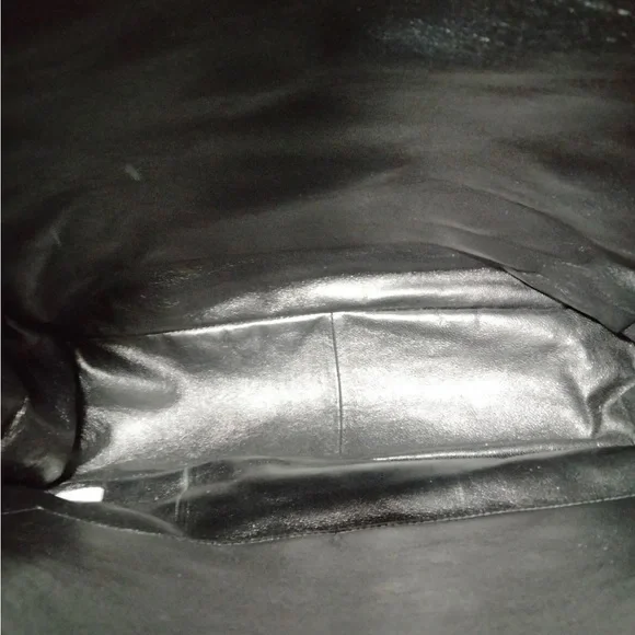 CHANEL Black and White Quilted Logo Shoulder Bag - Picture 8 of 10